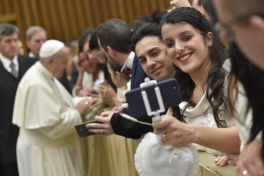 Jóvenes: «Ser fuertes en la fe», mirando al Niño divino