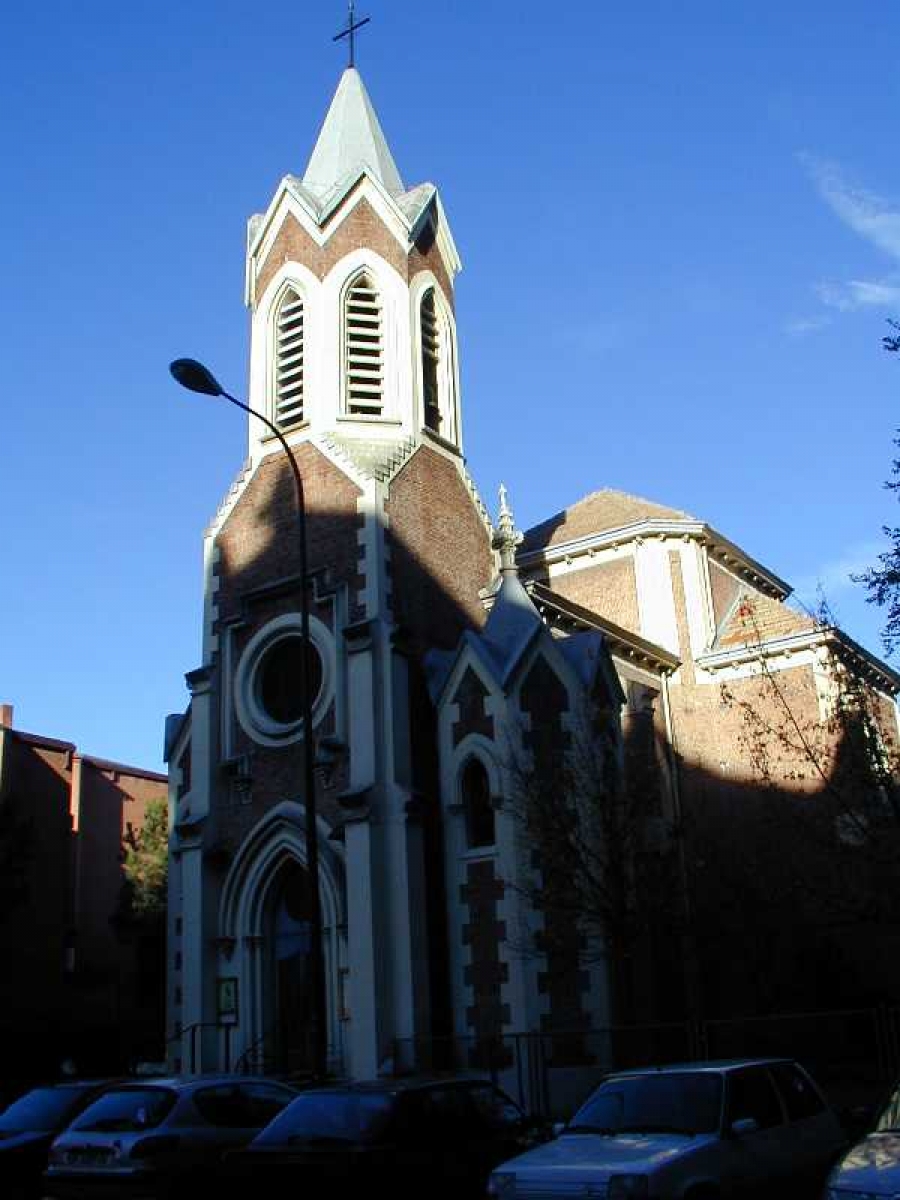 El cardenal Osoro imparte el sacramento de la Confirmaci&oacute;n en San Juan Bautista