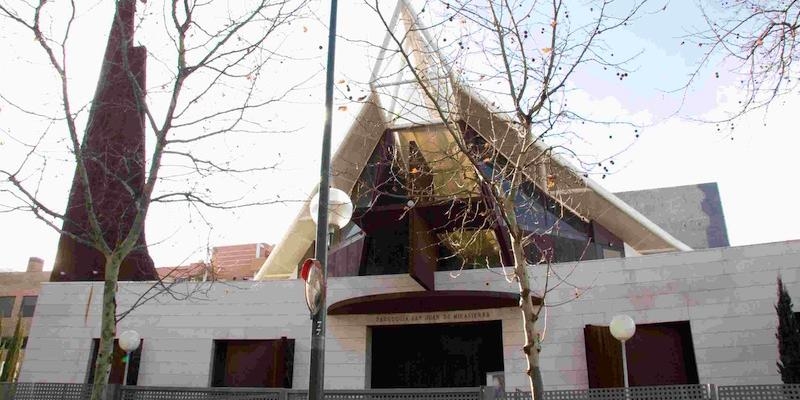 El vicario episcopal de la VIII presenta al párroco de San Juan de Mirasierra