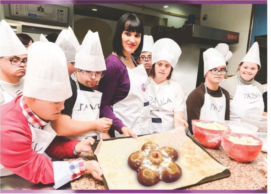 Irene Villa elabora, junto a personas con discapacidad, un dulce solidario navide&ntilde;o que se vender&aacute; en Madrid