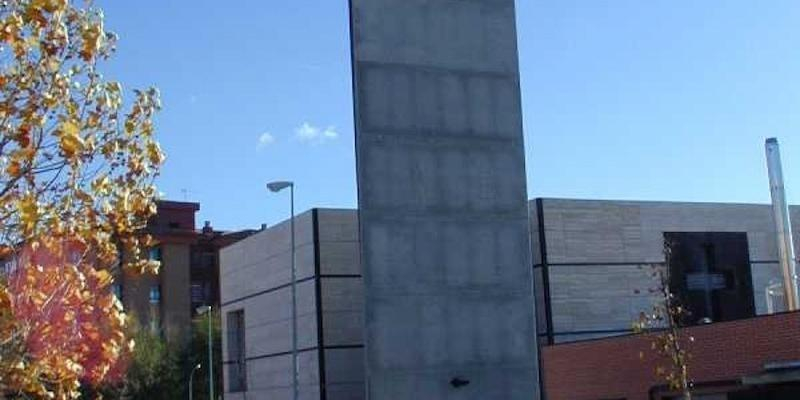 Santa Teresa de Jesús de Colmenar Viejo recibe la visita pastoral de monseñor Martínez Camino