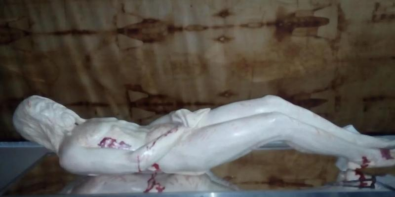 La colegiata acoge una exposici&oacute;n sobre la S&aacute;bana Santa