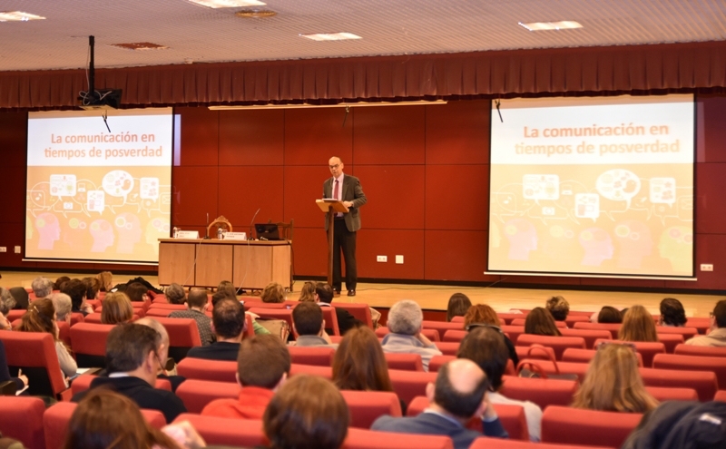 La comunicaci&oacute;n en los centros educativos precisa de profesionalidad, transparencia y coherencia