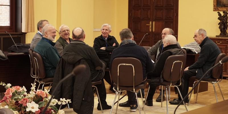 El cardenal Cobo considera a los sacerdotes de la quinta preasamblea previa a CONVIVIUM, los de 40 a 49 a&ntilde;os de ordenaci&oacute;n: &laquo;Hay menos fuerzas, pero no hay menos sacerdocio&raquo;