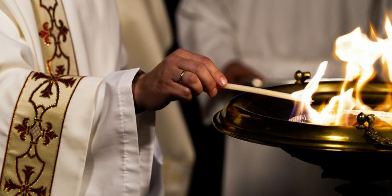 Vigilia Pascual y Domingo de Pascua: «Una noche de vela en honor del Señor esperando la resurrección del Señor»