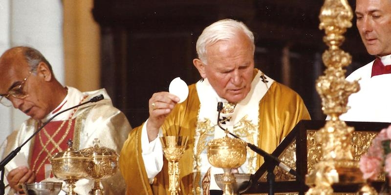 La catedral de la Almudena acoge una solemne Eucaristía en el 25 aniversario de su dedicación