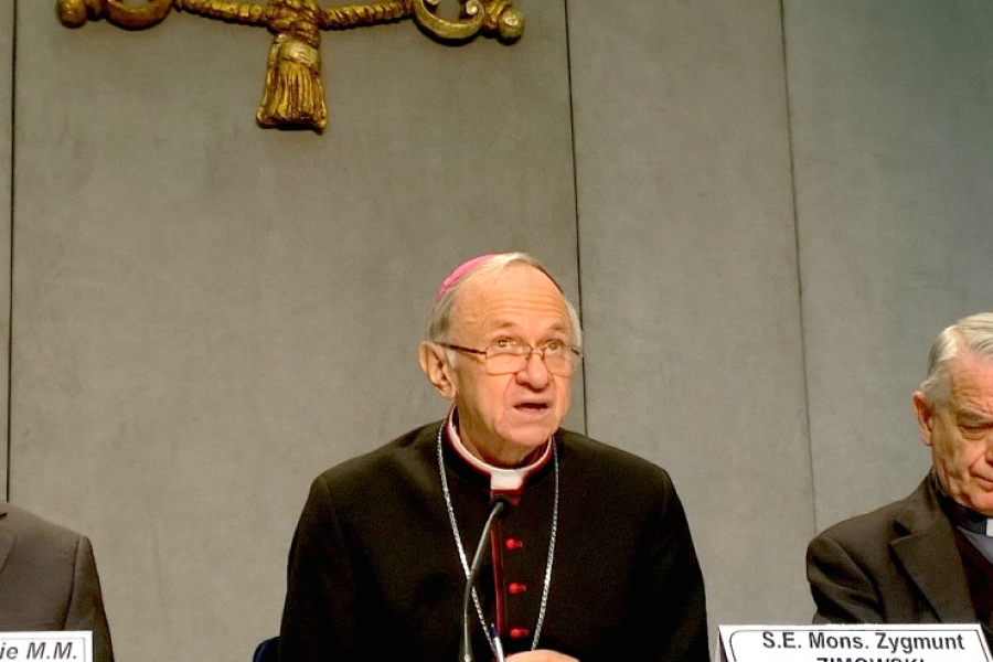 Francisco se une al luto por el fallecimiento de monse&ntilde;or Zimowski