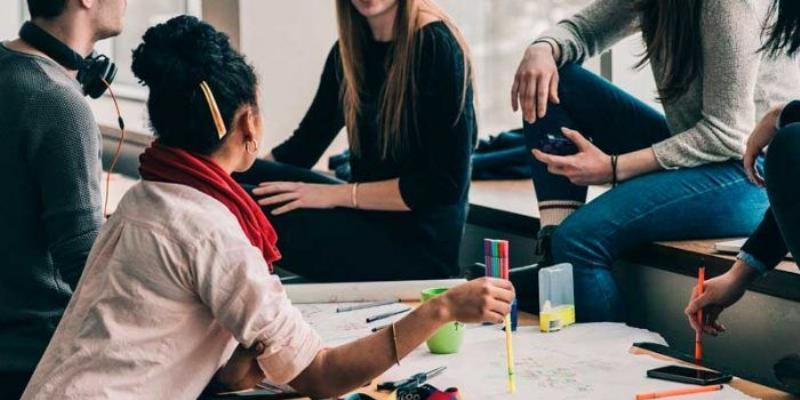 Monse&ntilde;or Juan Antonio Mart&iacute;nez Camino participa en &Aacute;vila en el Encuentro de Pastoral Universitaria