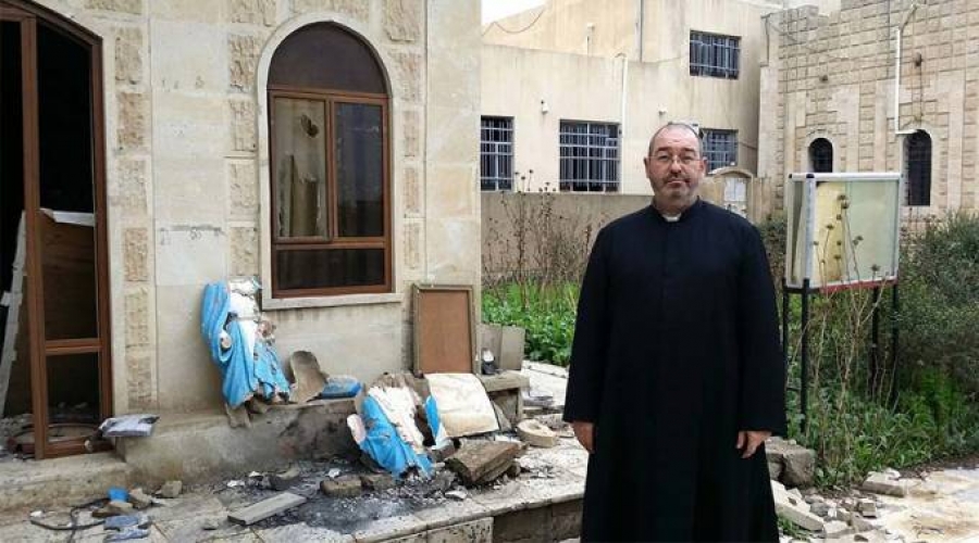 Sacerdote visita iglesia destruida por ISIS: &laquo;El que est&aacute; detr&aacute;s de todo es el demonio&raquo;