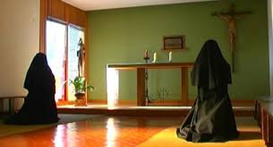 La Capilla de las Oblatas acoge una Eucaristía con Visitadoras de Sacerdotes