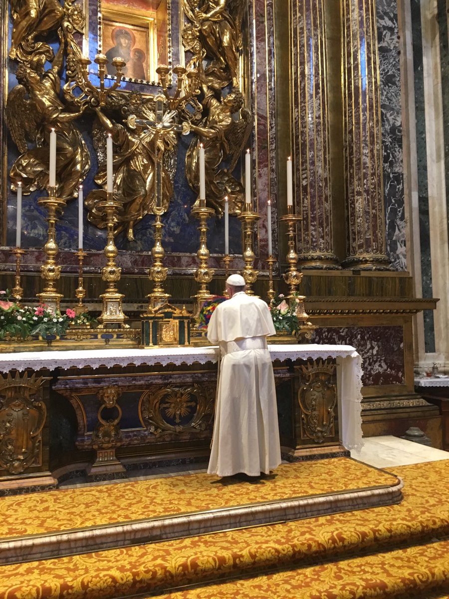Francisco encomienda a la Virgen su viaje a Colombia rezando en Santa Mar&iacute;a la Mayor
