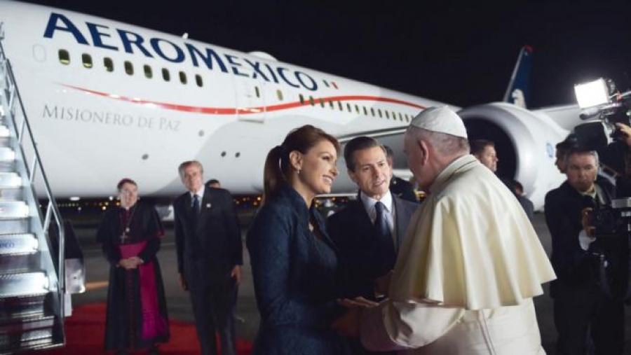 El Santo Padre se despide de M&eacute;xico: En este pueblo existen muchas luces que anuncian esperanza