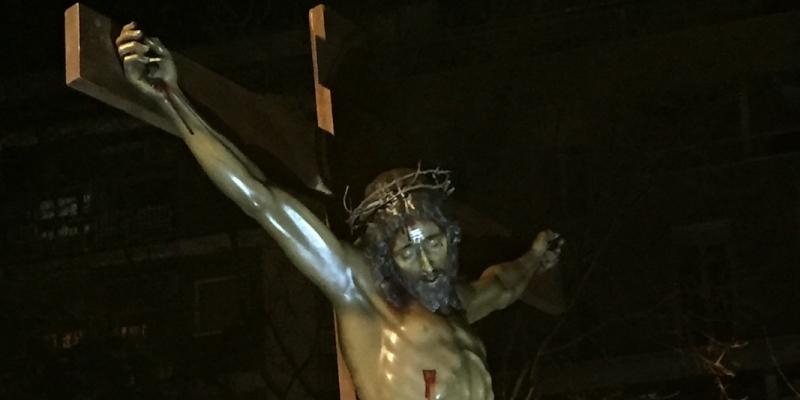 El Cristo de la Misericordia procesiona por las calles del barrio de Prosperidad