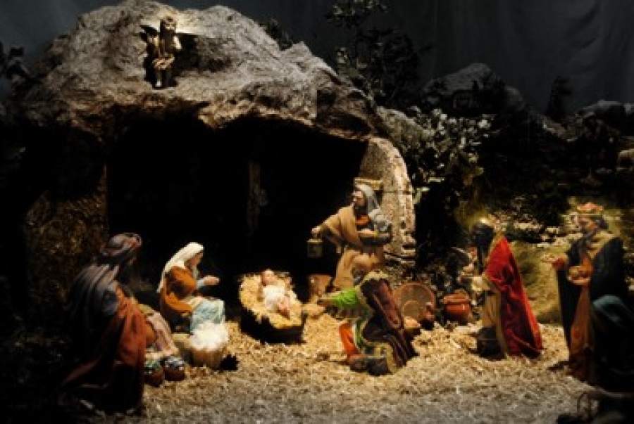 Bel&eacute;n art&iacute;stico en la parroquia de los Doce Ap&oacute;stoles