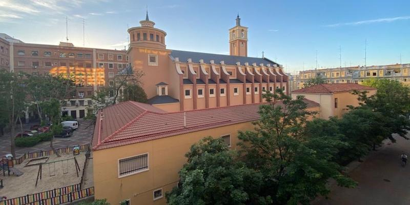 Monseñor Jesús Vidal administra la Confirmación a alumnos del colegio Edith Stein en Beata María Ana de Jesús
