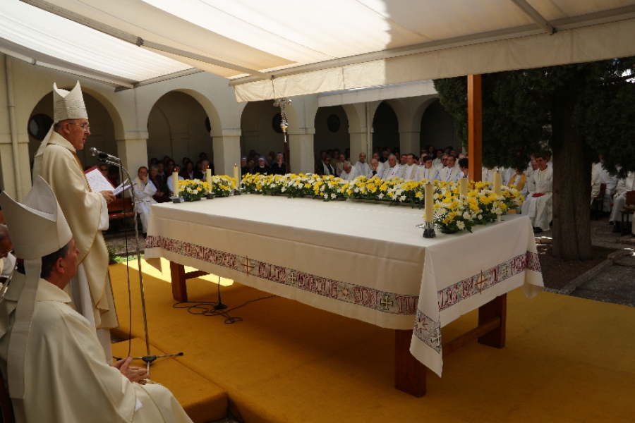 El cardenal Osoro preside una Eucaristía en el monasterio de las Oblatas, en la fiesta de Jesucristo, Sumo y Eterno Sacerdote