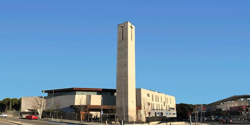 Santo Tom&aacute;s Moro de Majadahonda conmemora a su titular con una Misa solemne y ofrenda floral