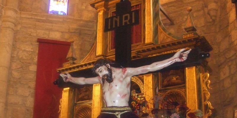 Fernando Rey preside en Navalagamella los cultos en honor al Cristo