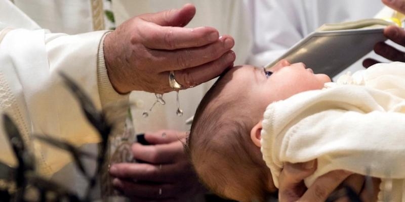 El cardenal imparte los sacramentos del Bautismo y Primera Comuni&oacute;n a ni&ntilde;os del hogar Nuestra Se&ntilde;ora de los Desamparados y San Jos&eacute; de la Monta&ntilde;a