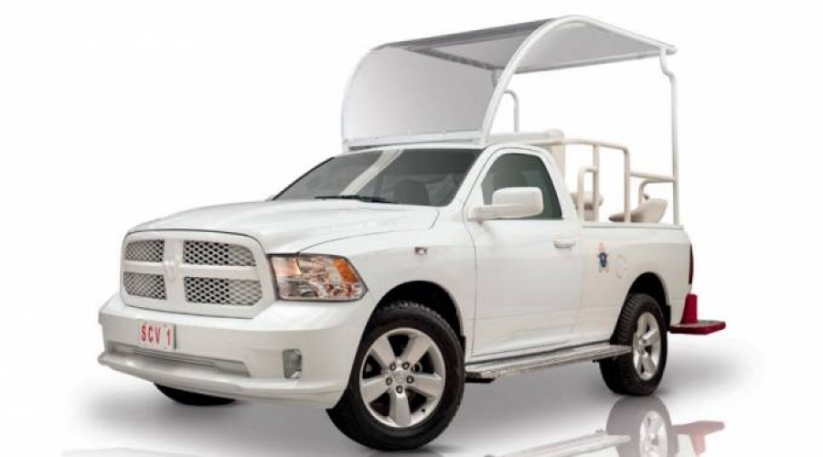 Subastar&aacute;n papam&oacute;viles que us&oacute; el Papa Francisco en M&eacute;xico