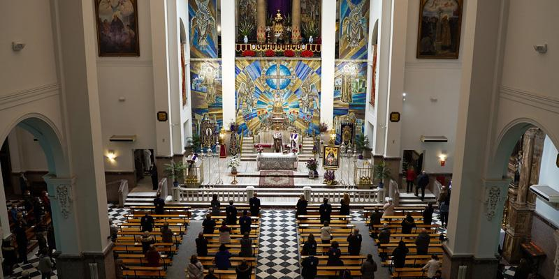 Emoci&oacute;n ante el Cristo de Medinaceli: &laquo;Le pedimos salud, que nos haga ese favor...&raquo;