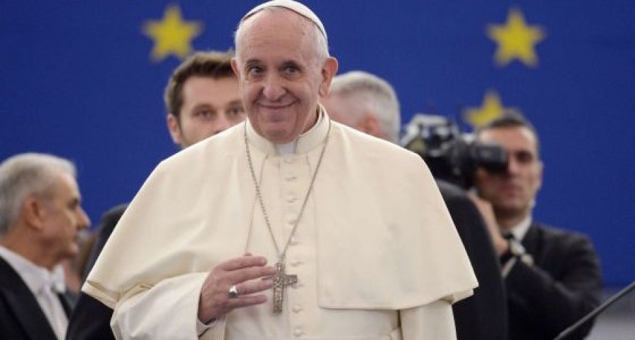 Francisco pide la intercesión de la Virgen por su viaje a Estrasburgo