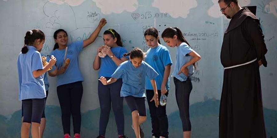 &iexcl;Basta con la discriminaci&oacute;n contra las escuelas cristianas en Israel!