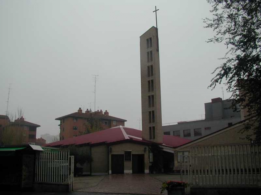 El vicario episcopal de la VI imparte el sacramento de la Confirmaci&oacute;n en San Leandro