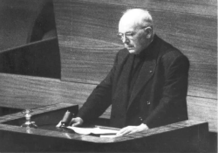 Comillas y entrePar&eacute;ntesis hablan de 'Econom&iacute;a y humanismo' en el aniversario del movimiento Humanismo Cristiano