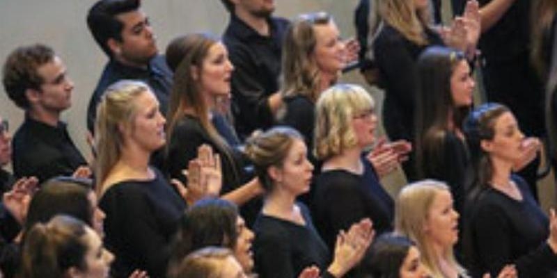 El coro universitario de Phoenix ofrece un concierto en la basílica pontificia San Miguel