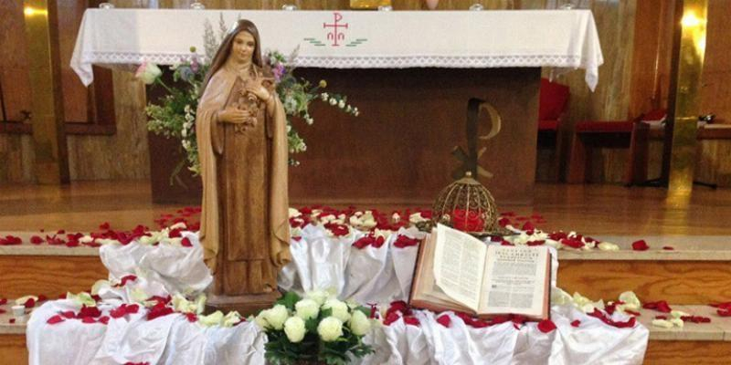 Nuestra Señora de las Américas acoge una nueva &#039;Velada de pétalos de rosa&#039; en honor a santa Teresita de Lisieux