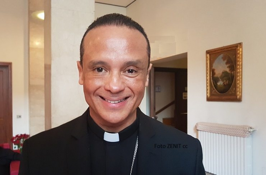 &laquo;Los obispos de El Salvador conversamos dos horas con el papa Francisco&raquo;: entrevista a monse&ntilde;or Colindres Abarca