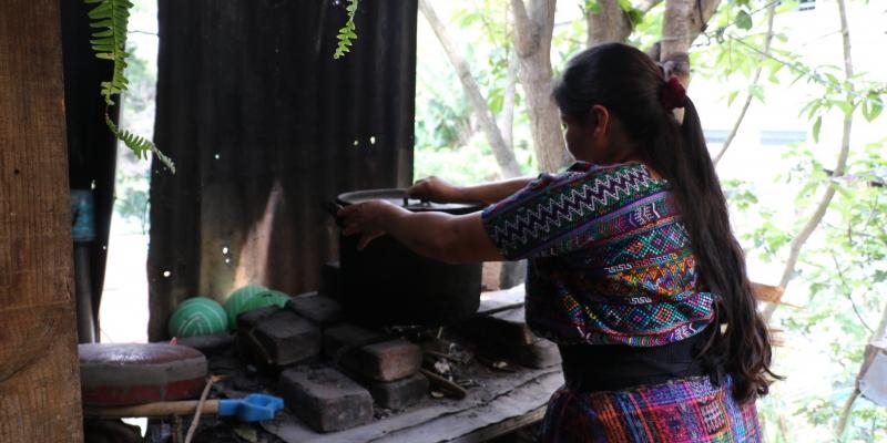 Manos Unidas estudia en una mesa redonda por qu&eacute; la crisis medioambiental afecta m&aacute;s a las mujeres pobres