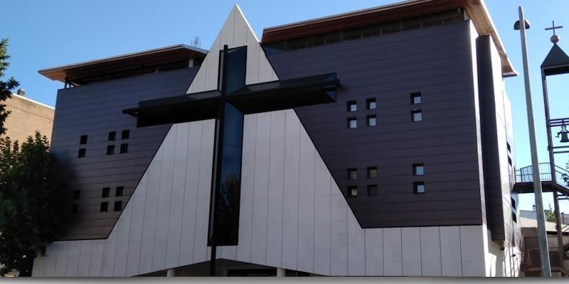 Juan Carlos Vera administra el sacramento de la Confirmaci&oacute;n en Nuestra Se&ntilde;ora de Valvanera