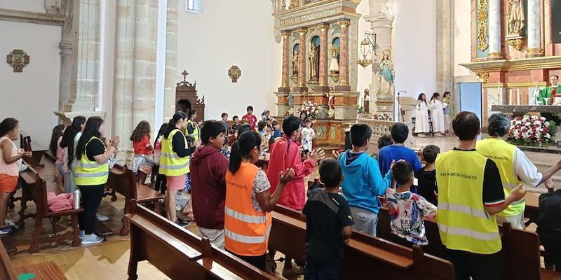 Flor Alayo, voluntaria de San Ramón Nonato en el campamento de Noja: «Para muchos de nuestros menores, esta es una oportunidad única»