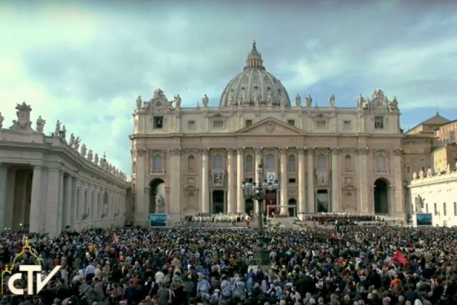 Francisco en el &aacute;ngelus agradece a quienes hicieron posible el Jubileo de la Misericordia