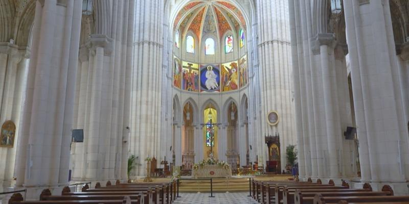 La Escolanía Virgen de la Almudena anima en la catedral la Misa del V Domingo de Cuaresma