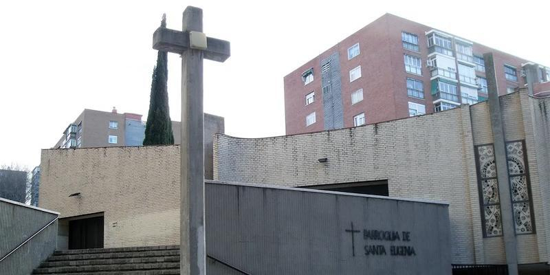 Monseñor Martínez Camino administra el sacramento de la Confirmación en Santa Eugenia de Villa de Vallecas