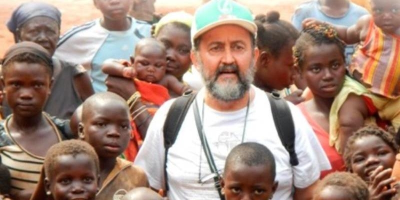 Monse&ntilde;or Juan Jos&eacute; Aguirre ofrece su testimonio en el colegio San Luis de los Franceses, de Pozuelo