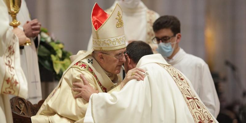 La catedral de la Almudena acoge la solemne ceremonia de ordenación de once nuevos presbíteros