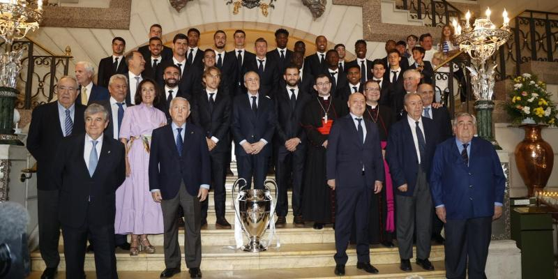 El cardenal José Cobo recibe a los jugadores del Real Madrid en La Almudena: «La Virgen acoge esta Copa con toda la gente de esta ciudad que se alegra»