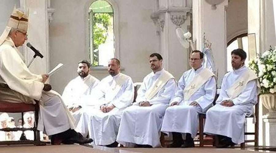 Sirvan a la salvación de sus hermanos, alienta cardenal Poli a nuevos sacerdotes