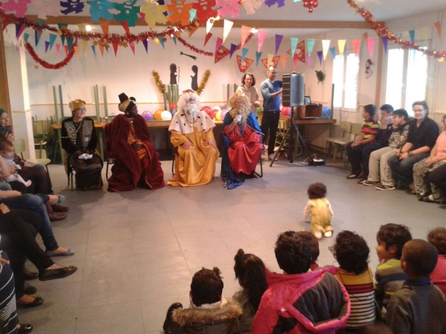 Sus Majestades los Reyes Magos visitan el Centro Residencial "Santa Mar&iacute;a del Parral"