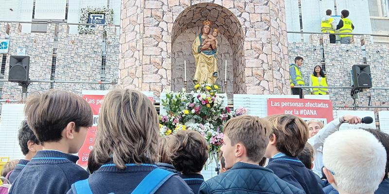 Los niños de Madrid no olvidan a los niños de la DANA a los pies de la Virgen de la Almudena