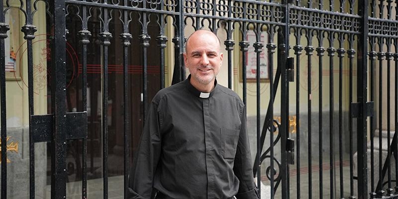Gabriel Benedicto, p&aacute;rroco de La Paloma, le pide a la Virgen que &laquo;lleve la luz para aquellos que han perdido la esperanza&raquo;