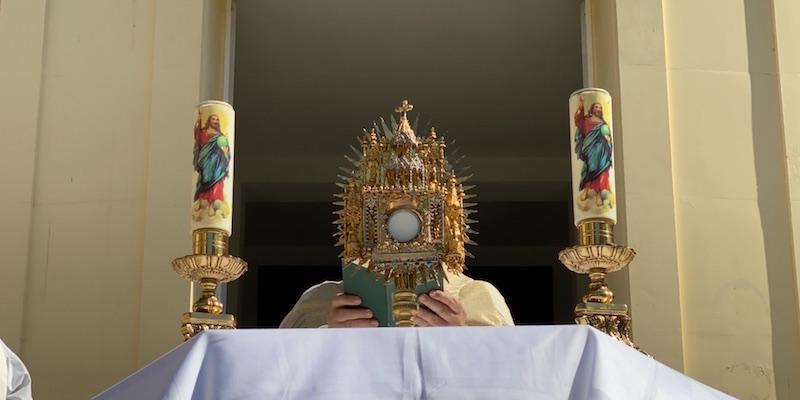 Santa María Micaela y San Enrique celebra la fiesta de los Santos Inocentes con una adoración eucarística