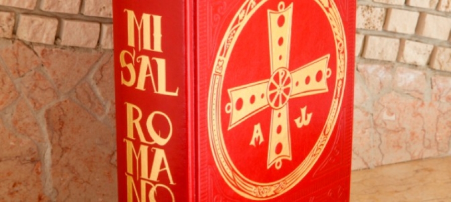 David Ben&iacute;tez presenta el nuevo Misal en San Lucas Evangelista, de Villanueva del Pardillo