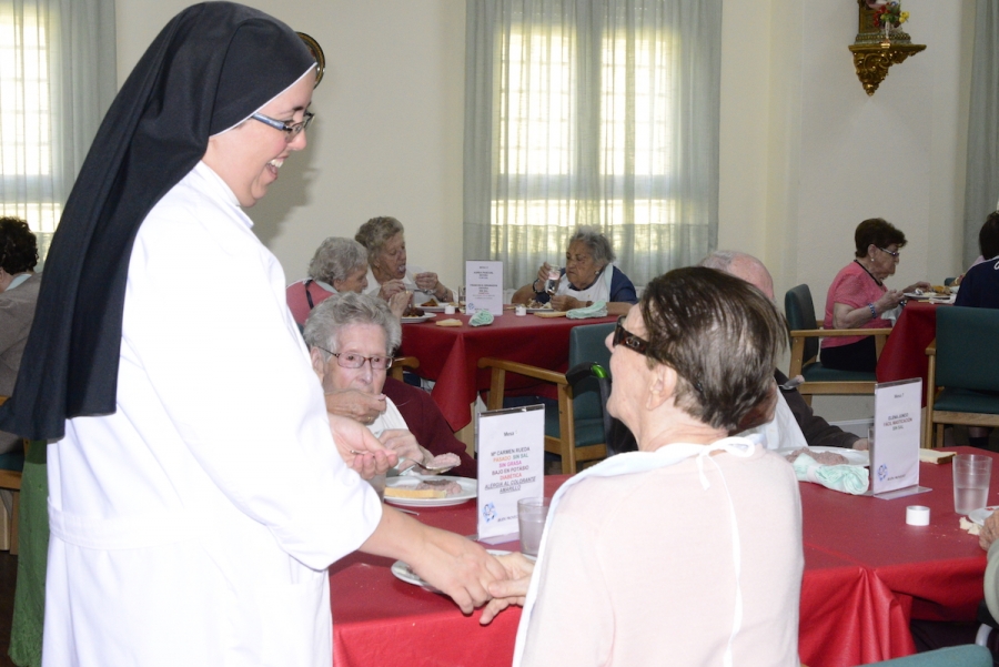 La residencia de mayores de C&aacute;ritas Madrid agradece la implicaci&oacute;n de las carmelitas mensajeras del Esp&iacute;ritu Santo