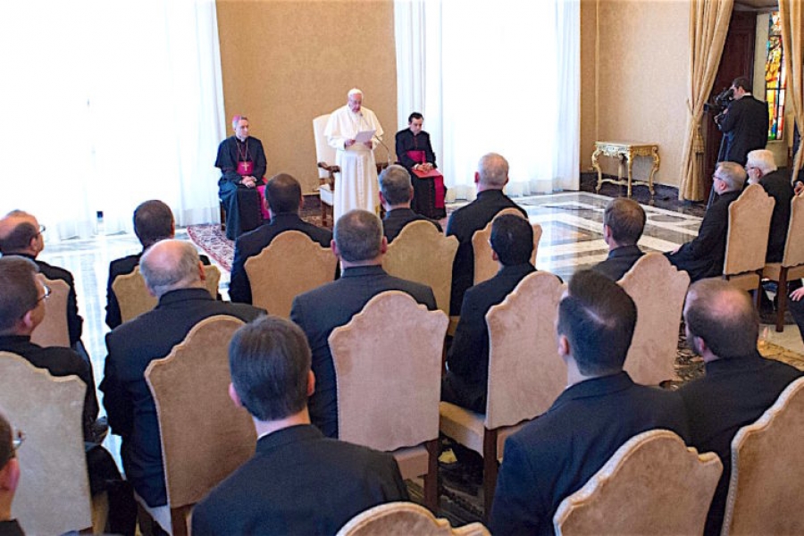 Francisco a los Cl&eacute;rigos Marianos: evangelizar no con la 'pobreza sociol&oacute;gica', sino con la de Jes&uacute;s