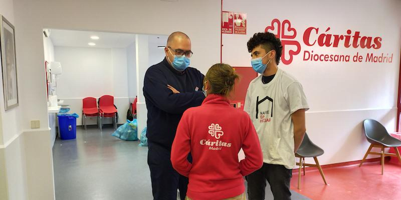 La r&eacute;plica de la cruz de la JMJ es recibida en la Vicar&iacute;a VI con actividades para j&oacute;venes en los centros de C&aacute;ritas Diocesana de Madrid